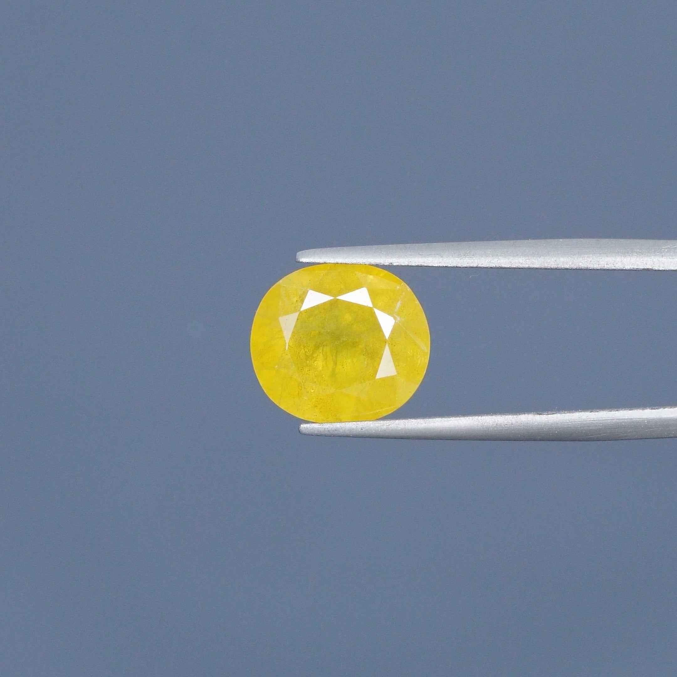 Yellow Sapphire - 7.83 Carats
