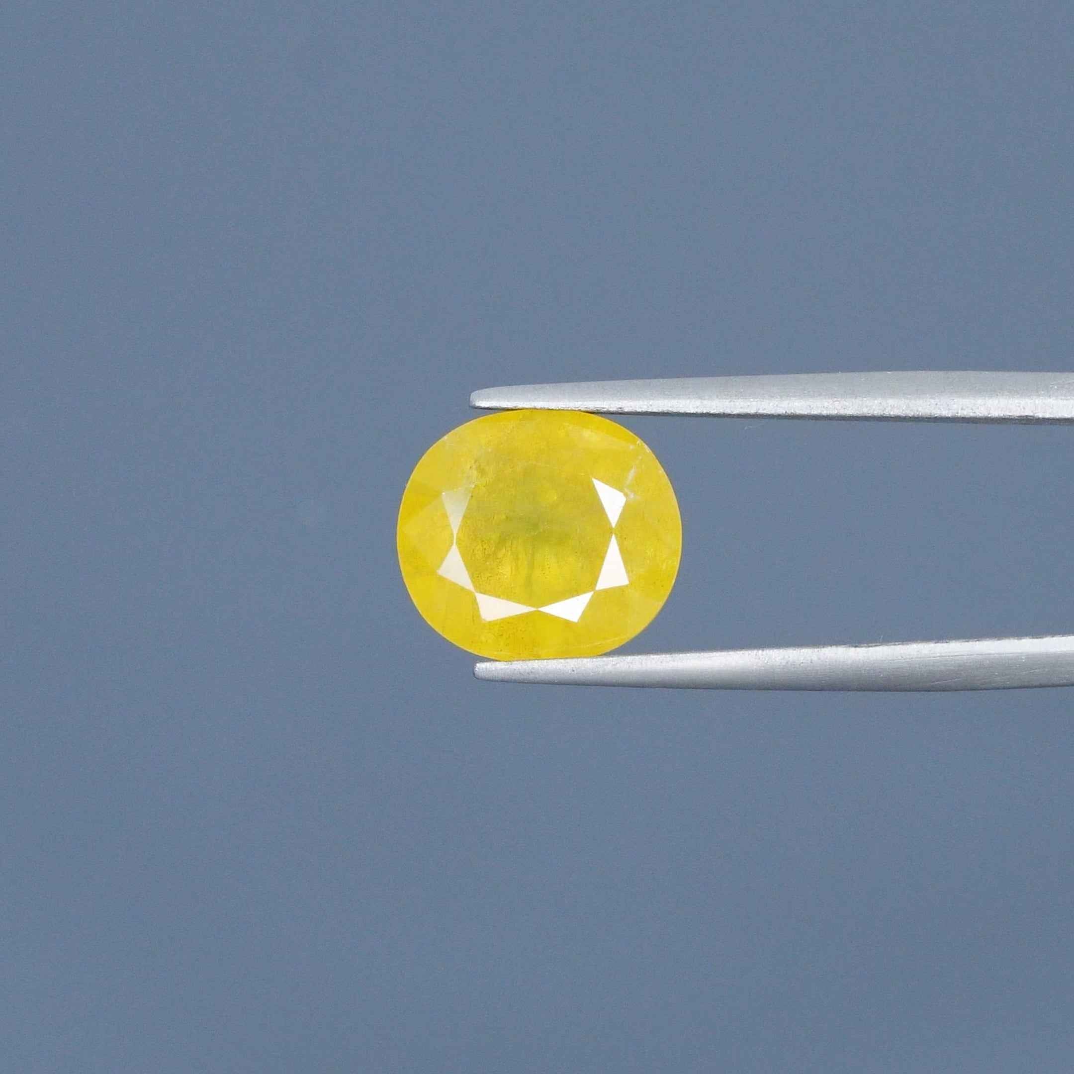 Yellow Sapphire - 7.83 Carats