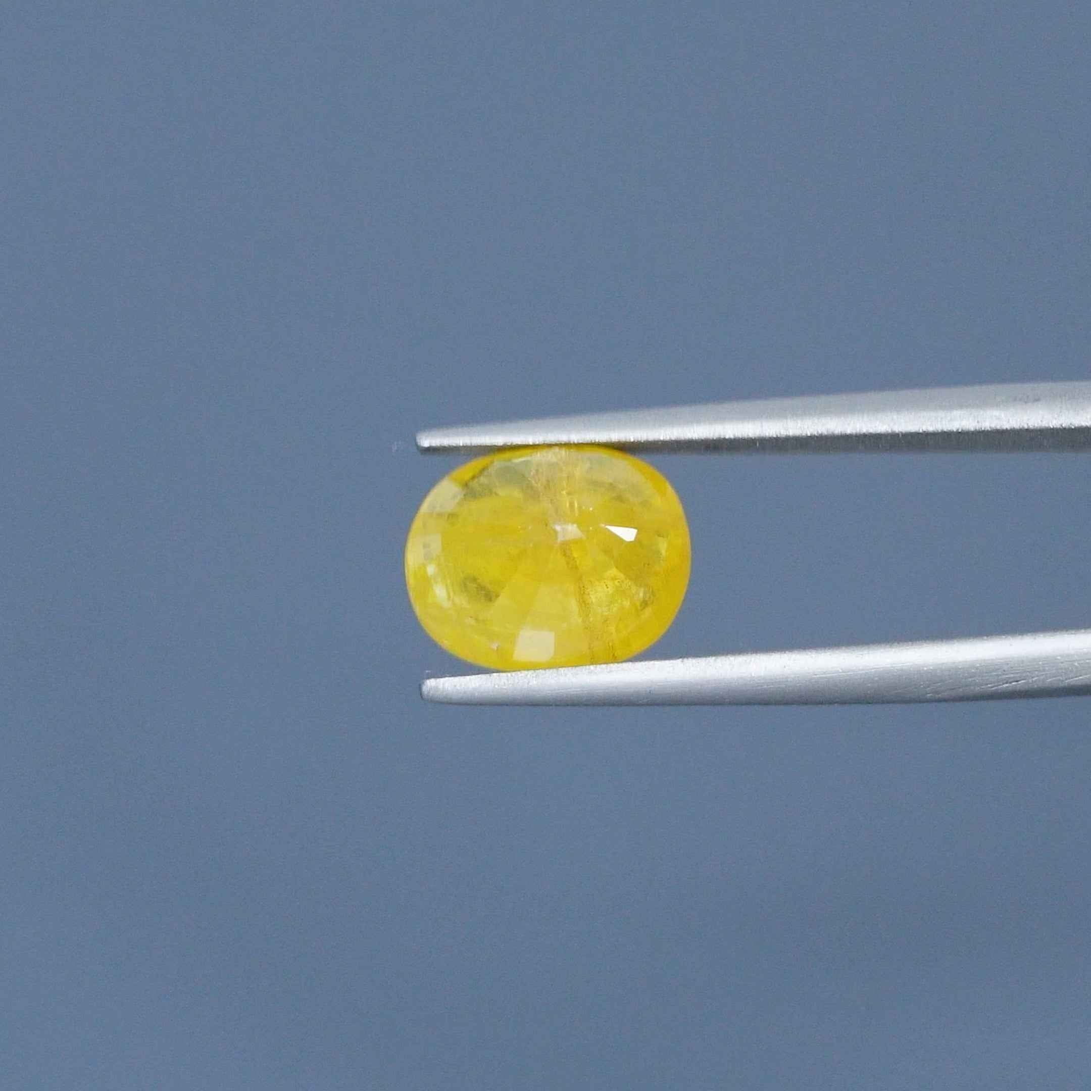 Yellow Sapphire - 5.66 Carats