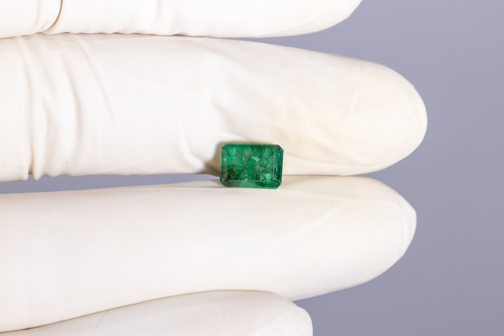 
                    
                      Minor Oil Natural Zambian Emerald (Panna) 2.30 Carats - Media 4
                    
                  
