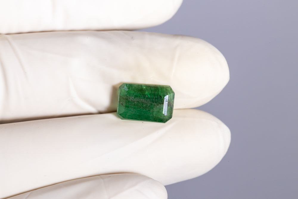 
                    
                      Minor Oil Natural Zambian Emerald (Panna) 3.99 Carats - Media 4
                    
                  
