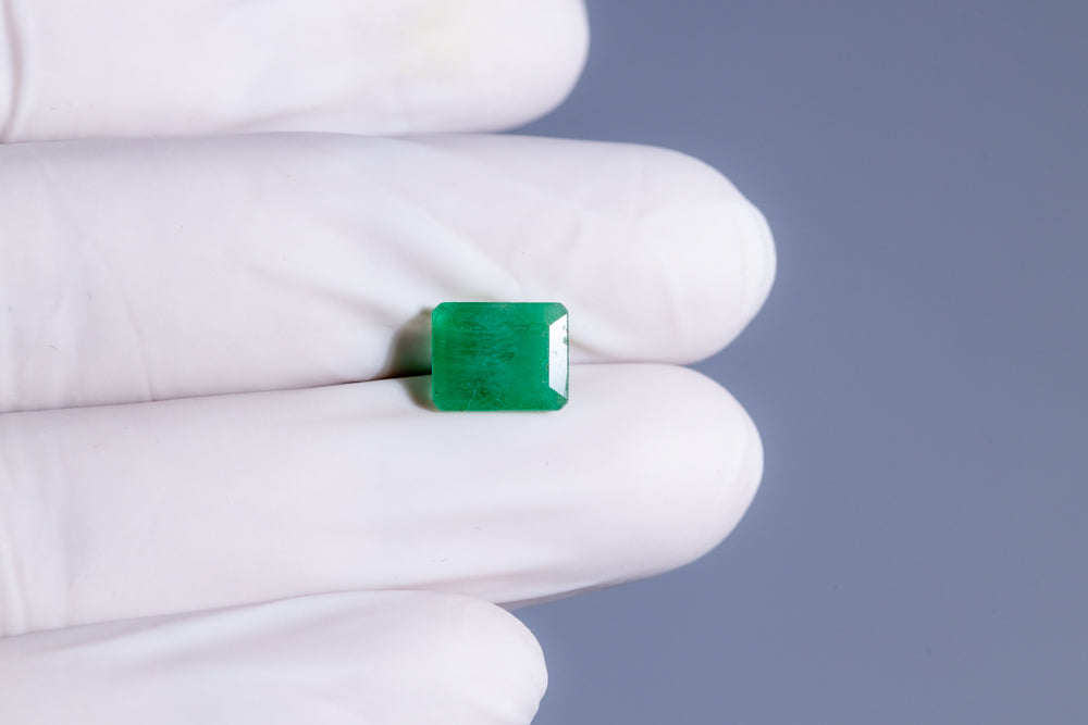 
                    
                      Minor Oil Natural Zambian Emerald (Panna) 2.78 Carats - Media 4
                    
                  