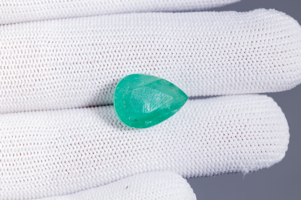 
                    
                      Minor Oil Natural Zambian Emerald (Panna) 10.03 Carats - Media 4
                    
                  