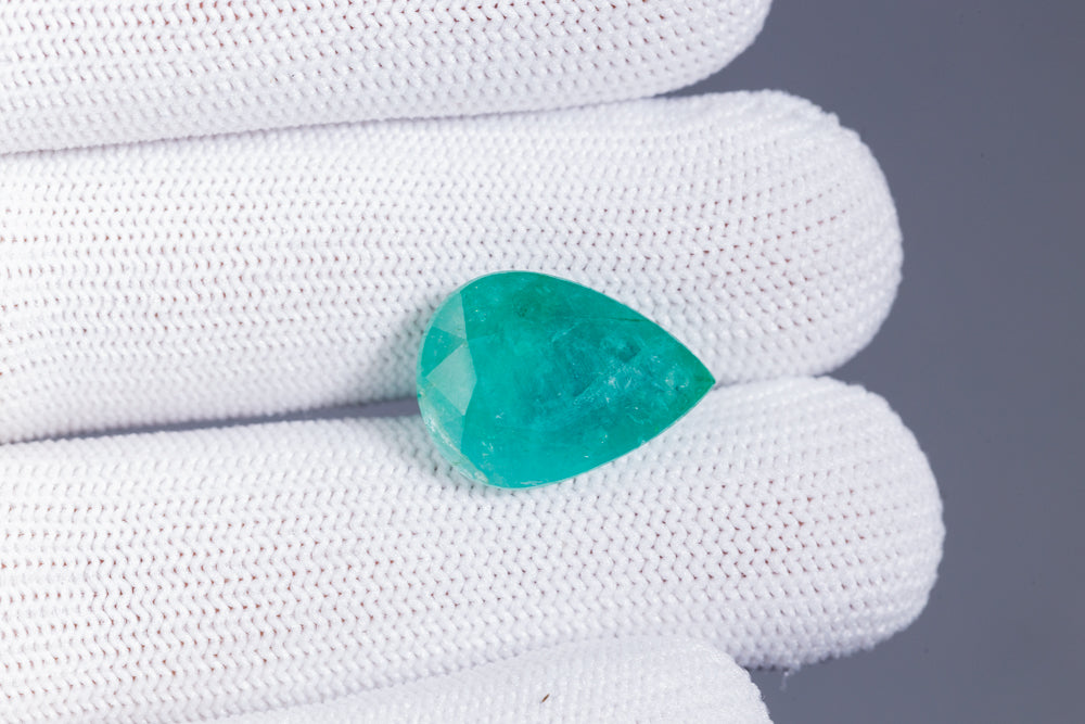 
                    
                      Minor Oil Natural Zambian Emerald (Panna) 12.43 Carats - Media 4
                    
                  