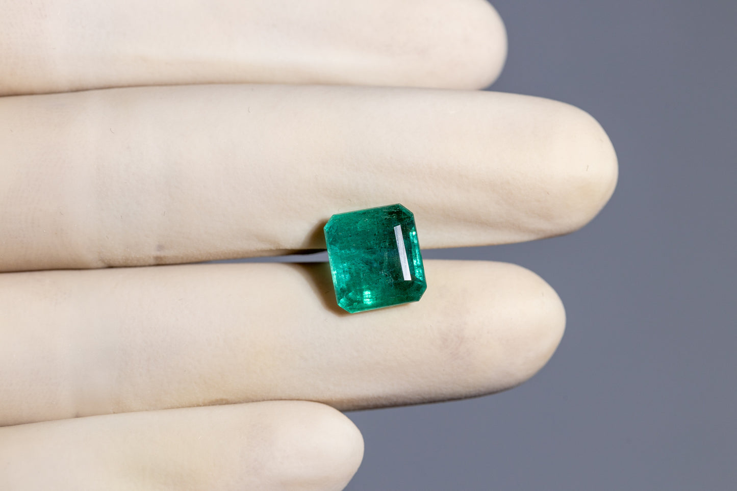 
                    
                      Natural Zambian Emerald (Panna) 6.06 Carats - Media 4
                    
                  
