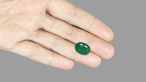 
                    
                      Minor Oil Natural Zambian Emerald (Panna) 13.99 Carats - Media 4
                    
                  