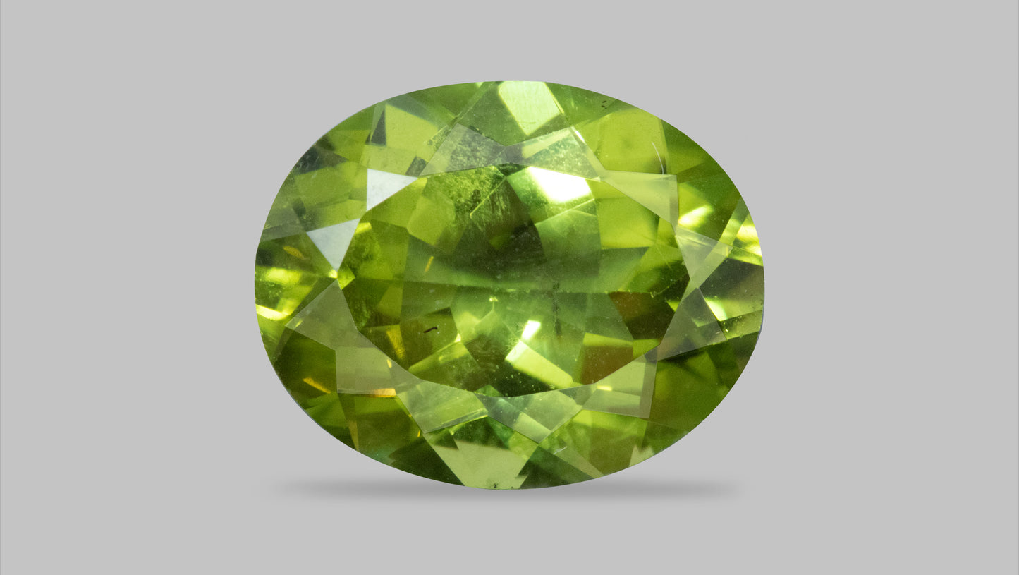 NATURAL PERIDOT 4.89 CARATS - Peridot Stone