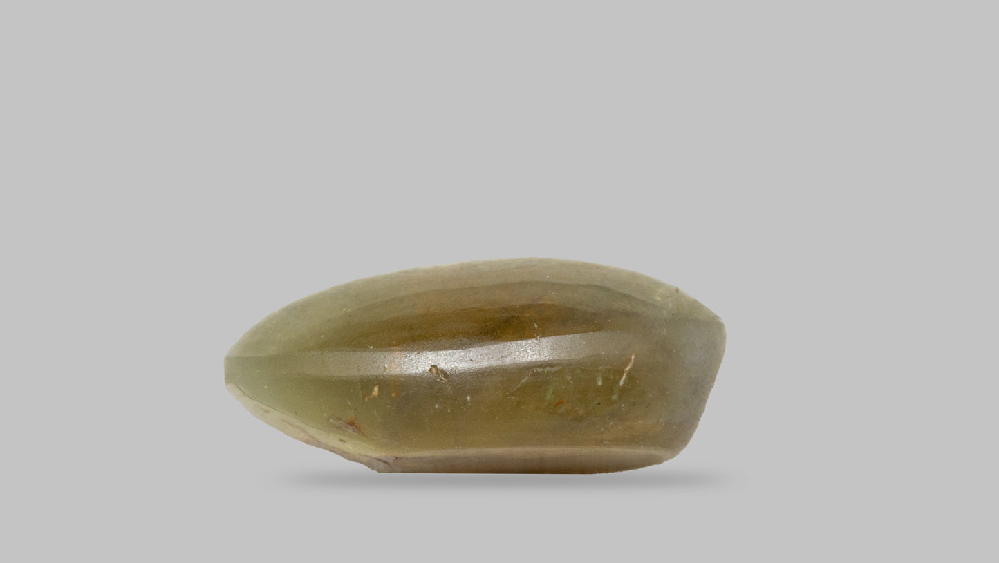 
                    
                      NATURAL CAT'S EYE (Lehsuniya) 6.37 Carats - Media 3
                    
                  