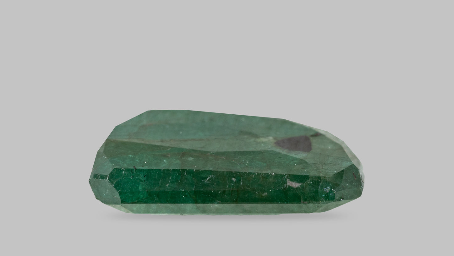 
                    
                      Minor Oil Natural Zambian Emerald (Panna) 3.99 Carats - Media 3
                    
                  
