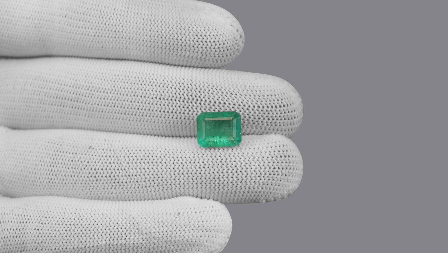 
                    
                      Natural Zambian Emerald (Panna) 4.45 Carats - Media 3
                    
                  