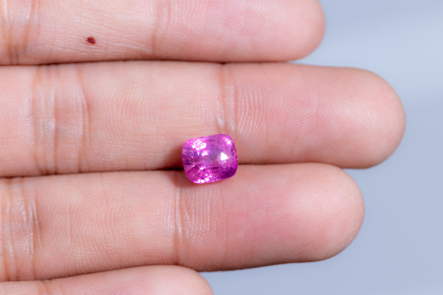 
                    
                      NATURAL PINK SAPPHIRE 4.05 CARATS. - Media 4
                    
                  