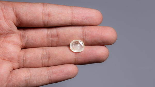 Natural Yellow Sapphire (Pukhraj) 5.65 Carats - Media 4