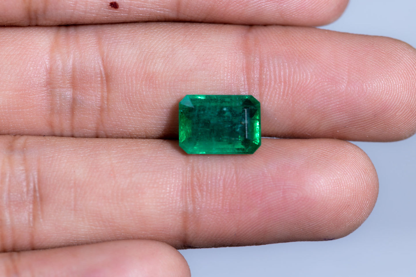 
                    
                      Natural Zambian Emerald (Panna) 4.65 Carats - Media 4
                    
                  