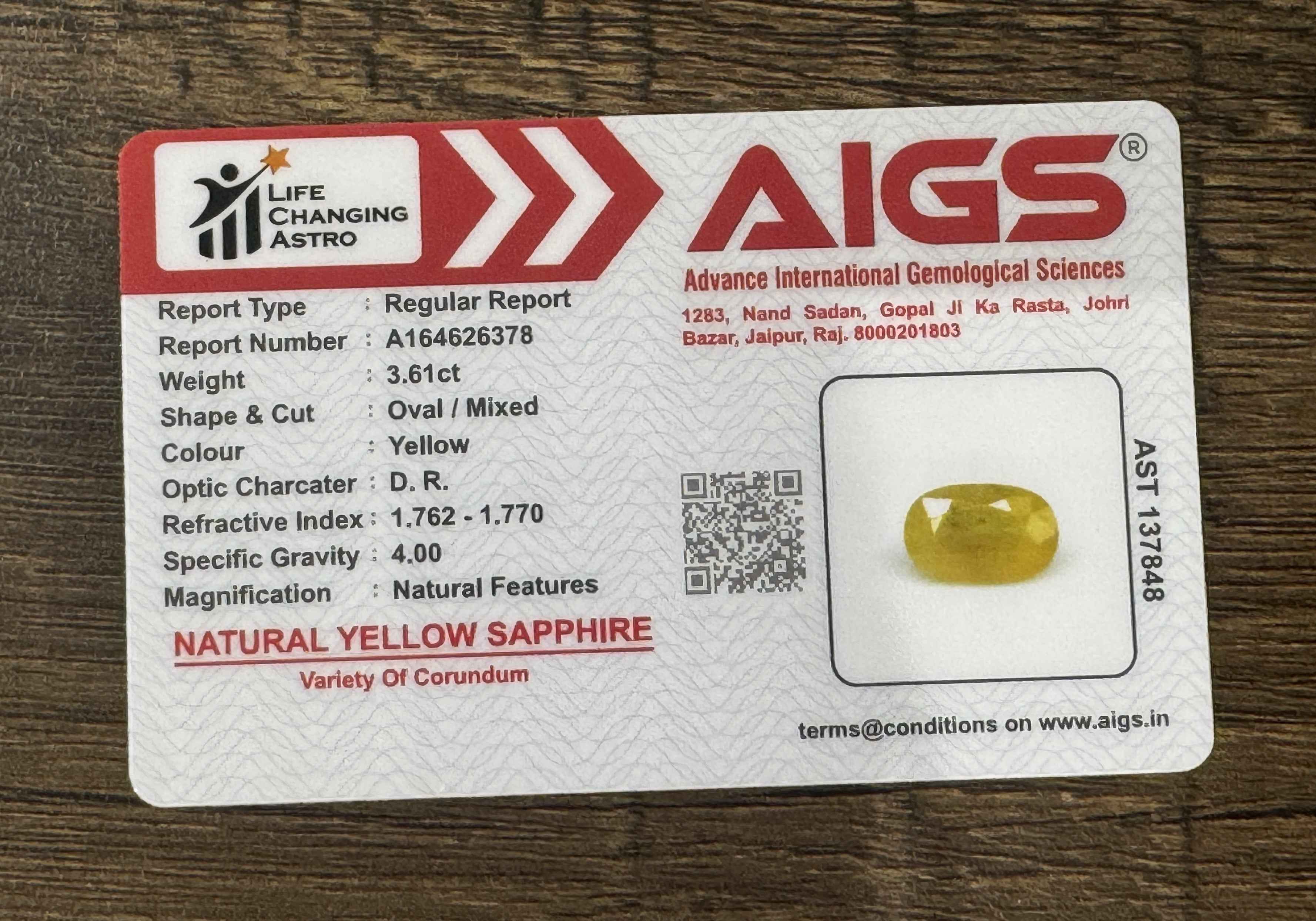 Yellow Sapphire - 3.61 Carats