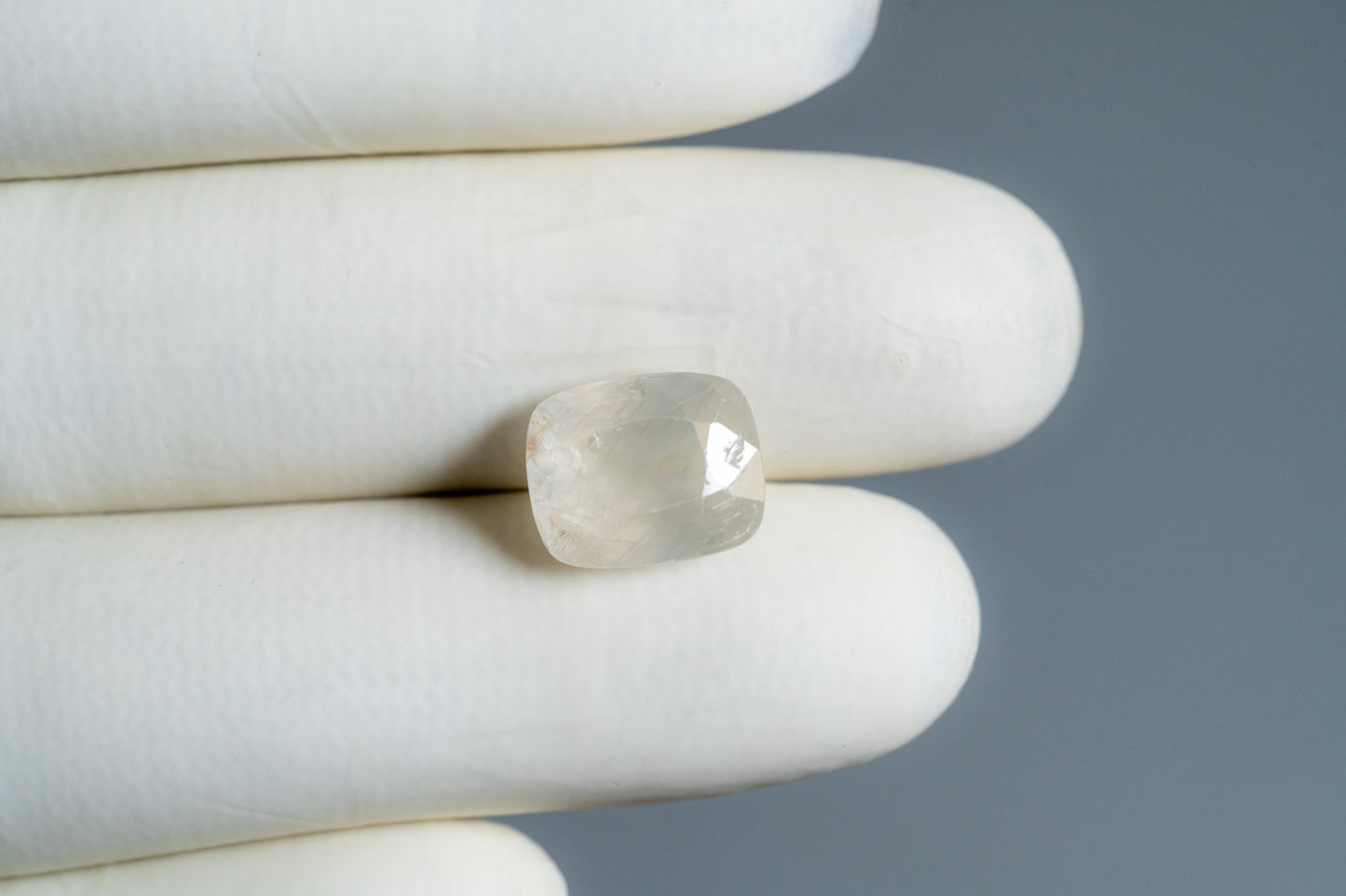 
                    
                      NATURAL WHITE SAPPHIRE 10.09 CARATS - Media 3
                    
                  