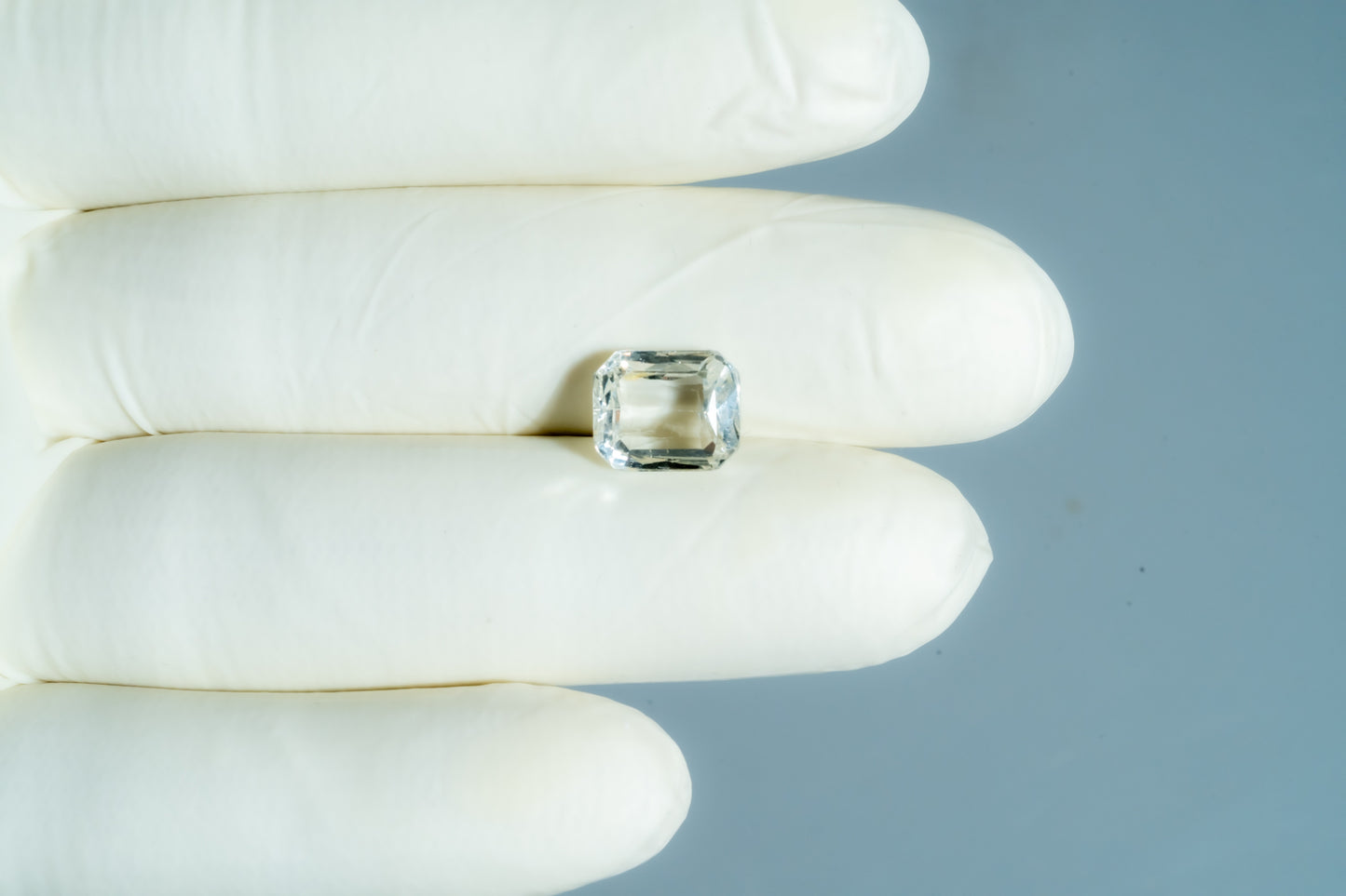 
                    
                      NATURAL WHITE SAPPHIRE 5.98 CARATS - Media 3
                    
                  