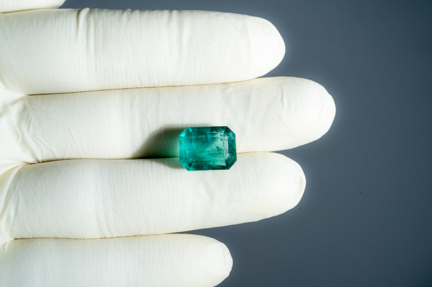 
                    
                      Natural Zambian Emerald (Panna) 10.58 Carats - Media 3
                    
                  