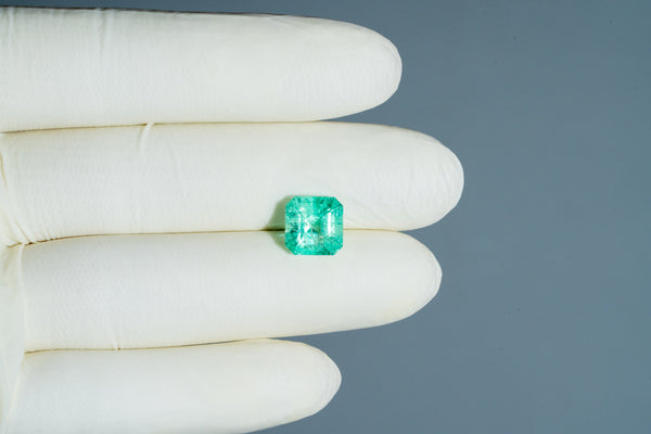 Natural Columbian Emerald (Panna) 4.22 Carats - Media 3