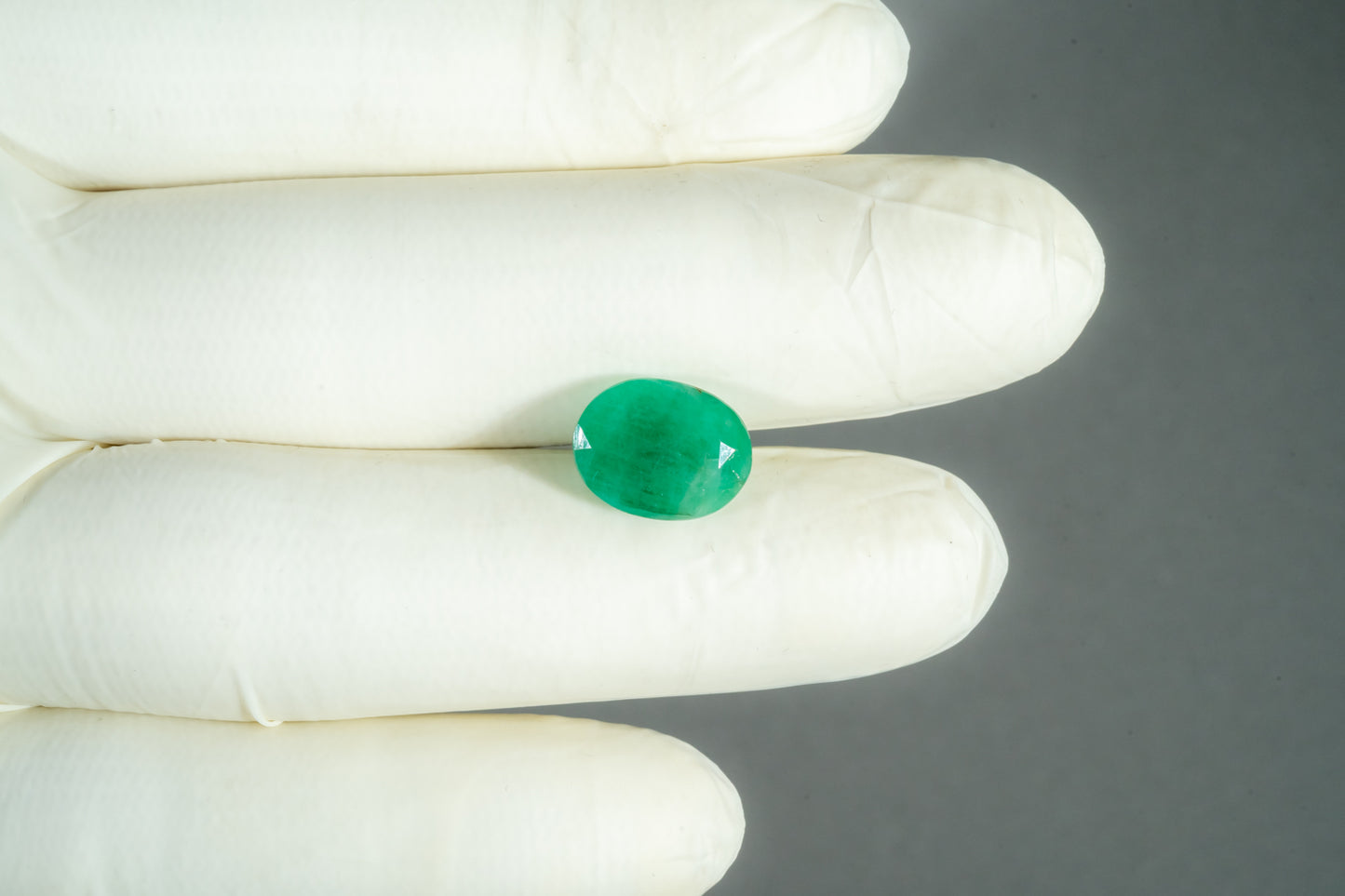 
                    
                      Natural Zambian Emerald (Panna) 4.91 Carats - Media 3
                    
                  