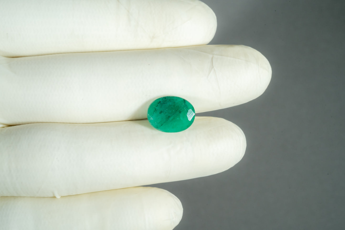 
                    
                      Natural Zambian Emerald (Panna) 5.06 Carats - Media 3
                    
                  