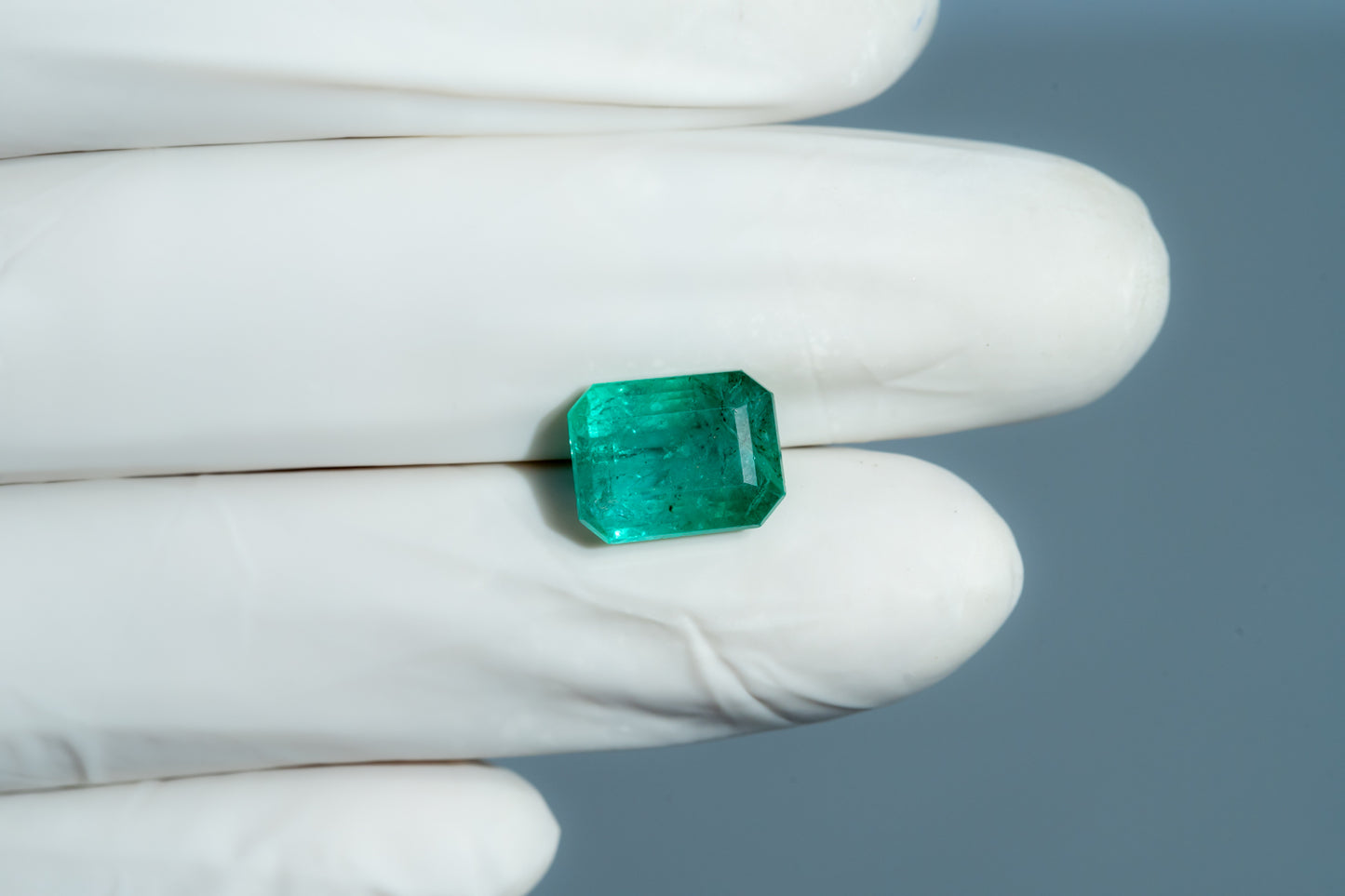 
                    
                      Natural Zambian Emerald (Panna) 5.96 Carats - Media 4
                    
                  