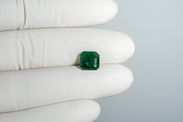 Minor Oil Natural Zambian Emerald (Panna) 3.48 Carats - Media 4