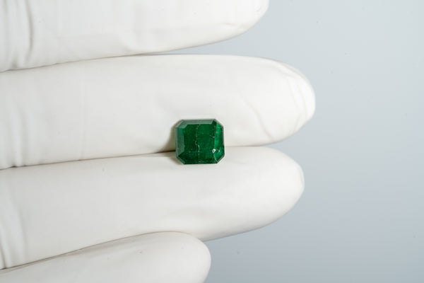 Minor Oil Natural Zambian Emerald (Panna) 3.18 Carats - Media 3