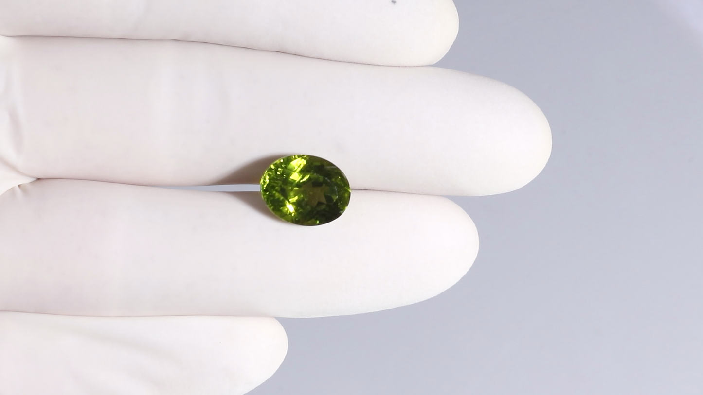 
                    
                      NATURAL PERIDOT 7.04 CARATS - Media 4
                    
                  
