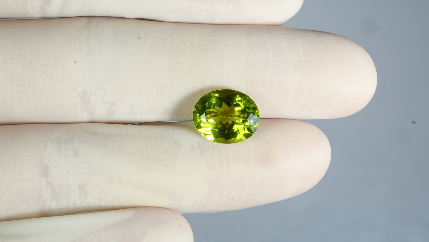 
                    
                      NATURAL PERIDOT 5.32 CARATS - Media 3
                    
                  