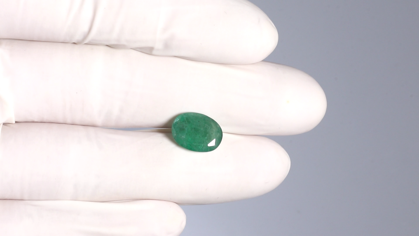 
                    
                      Natural Zambian Emerald (Panna) 4.29 Carats - Media 3
                    
                  