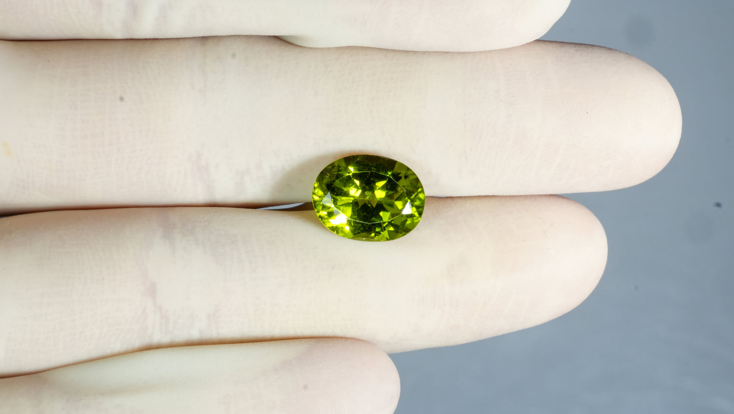 
                    
                      NATURAL PERIDOT 5.99 CARATS - Media 3
                    
                  