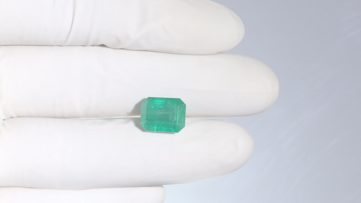 
                    
                      Minor Oil Natural Zambian Emerald (Panna) 6.88 Carats - Media 4
                    
                  