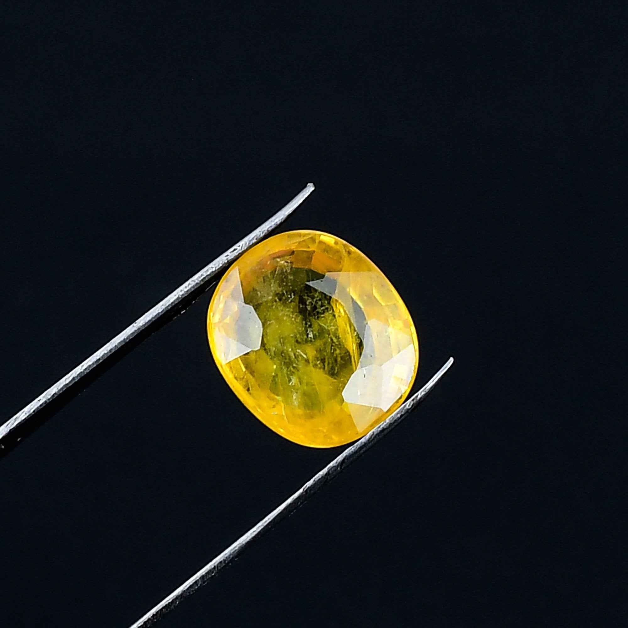 Yellow Sapphire - 4.39 Carats