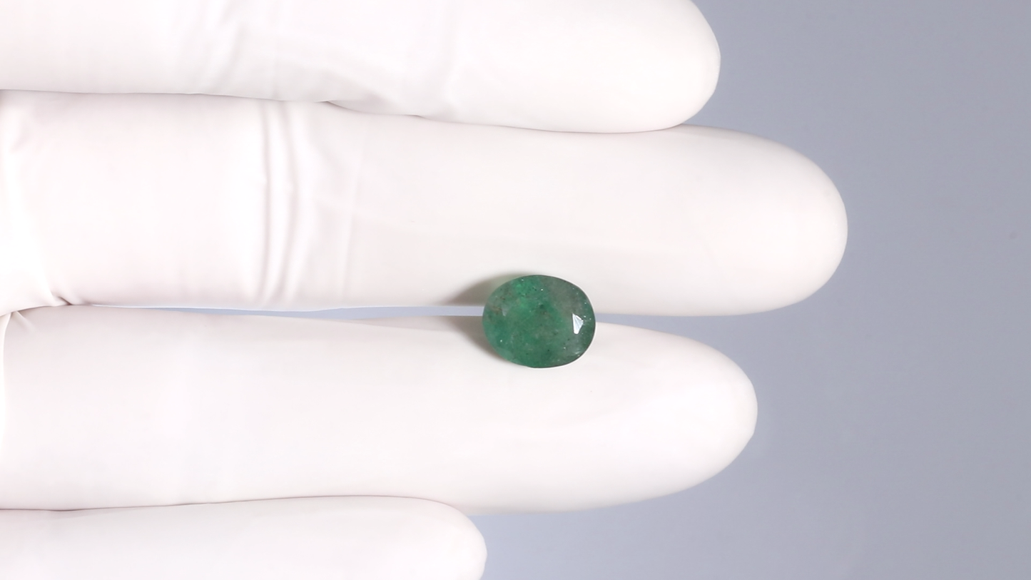 
                    
                      Natural Zambian Emerald (Panna) 4.10 Carats - Media 3
                    
                  