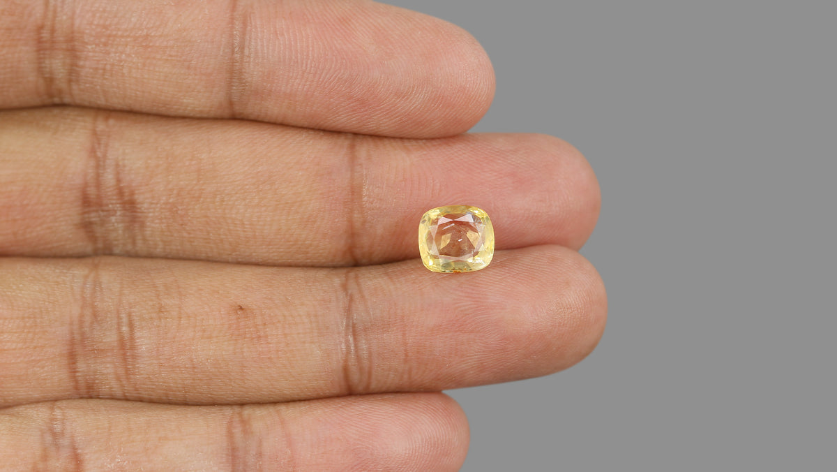 Natural Yellow Sapphire (Pukhraj) 3.90 Carats