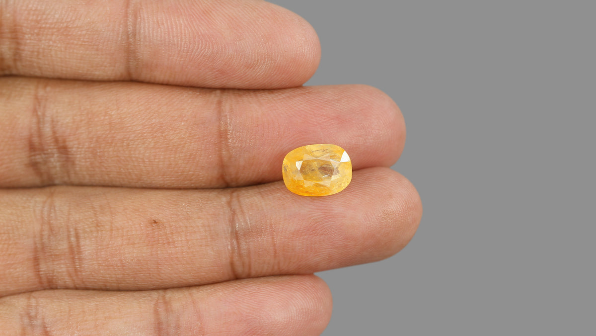 Natural Yellow Sapphire (Pukhraj) 5.32 Carats