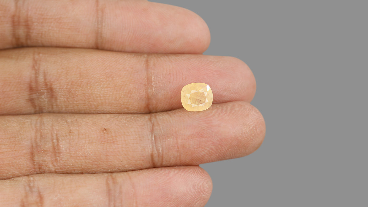 Natural Yellow Sapphire (Pukhraj) 3.98 Carats
