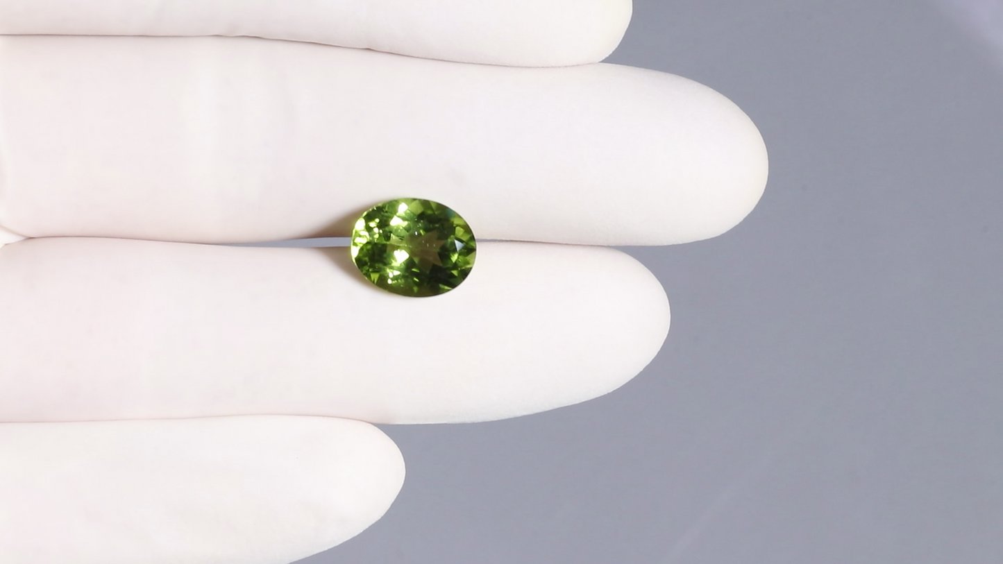 
                    
                      NATURAL PERIDOT 5.84 CARATS - Media 4
                    
                  