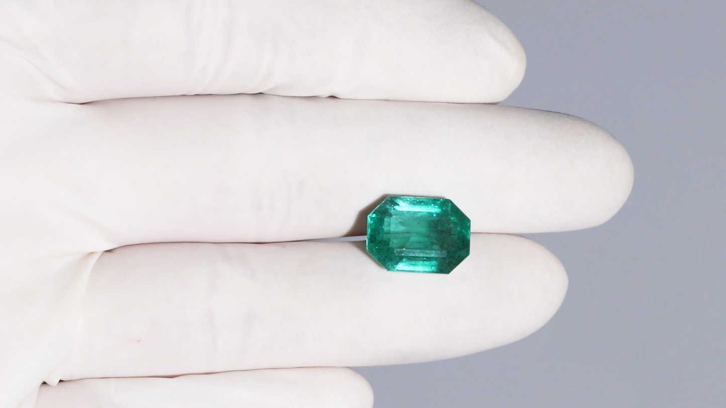 
                    
                      Minor Oil Natural Zambian Emerald (Panna) 8.52 Carats - Media 4
                    
                  