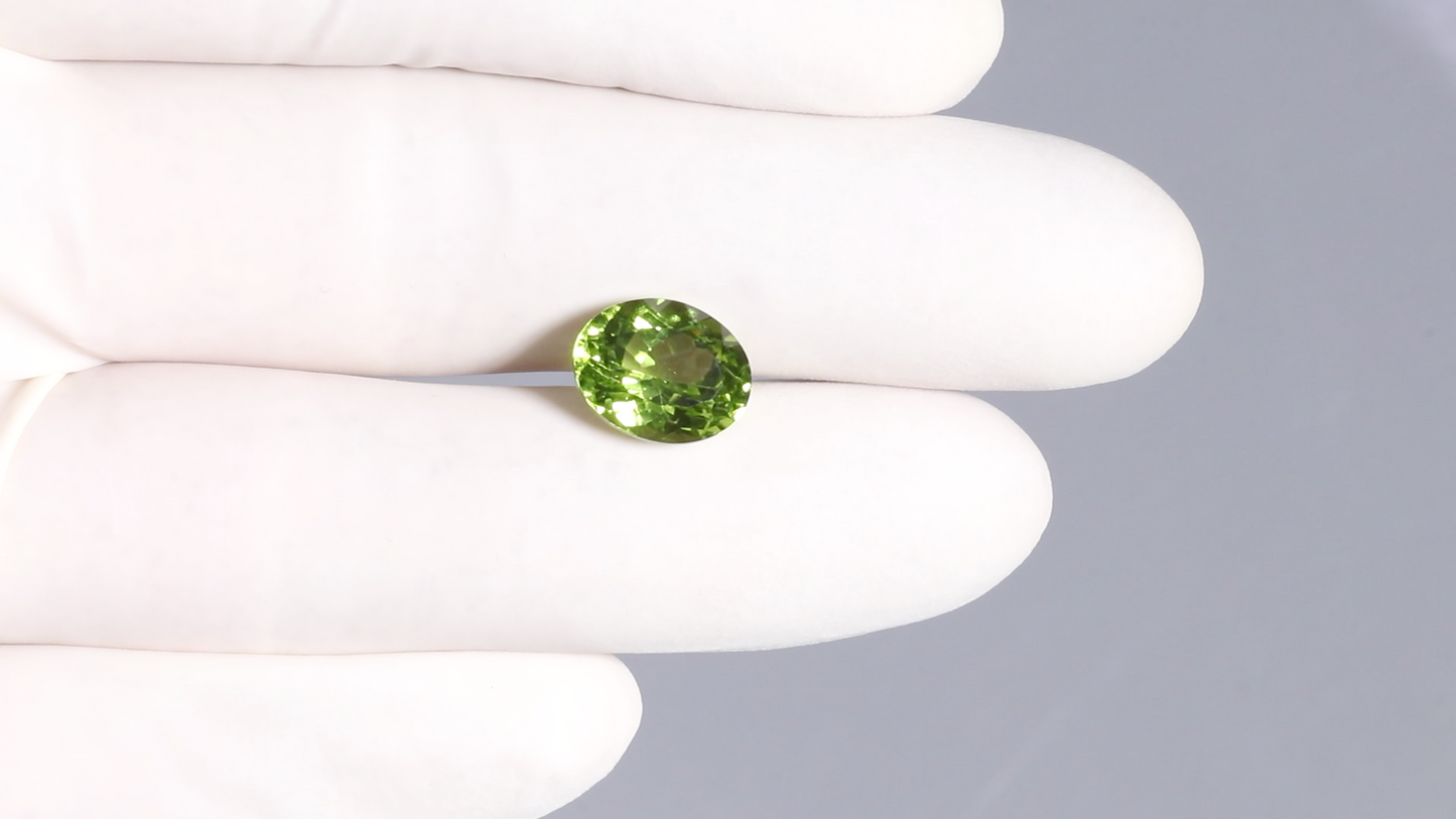 
                    
                      NATURAL PERIDOT 5.53 CARATS - Media 4
                    
                  
